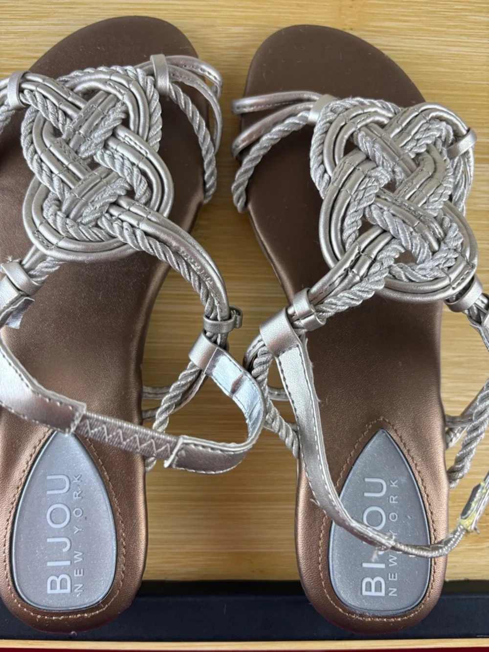 BIJOU New York Silver Braided Knot Detail Strappy Womens Sandals Like New Size 6